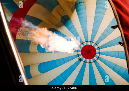 Voir l'intérieur de l'enveloppe d'un ballon à air chaud, Kapadokya Balloons Banque D'Images