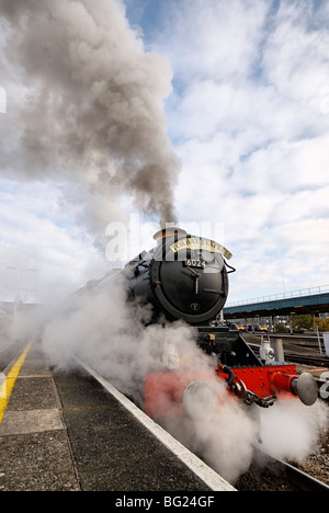 Comité permanent de la locomotive à vapeur à la gare de Bristol Temple Meads, prêt à se retirer avec un bain à vapeur à Torbay spécial . Banque D'Images