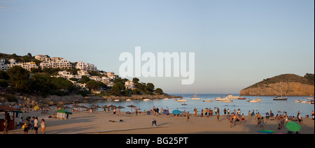 Vue panoramique sur la plage en soirée - bay. (L'escala - Gérone - Espagne) Banque D'Images