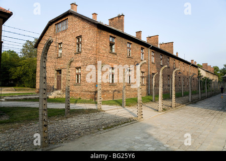 L'administration du camp de bloc de construction de la caserne à l'extérieur de la clôture périphérique au camp de la mort nazi d'Auschwitz à Oswiecim, Pologne. Banque D'Images