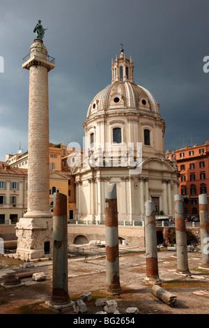 Colonnes d'Empereurs du Forum de Trajan et Trajans Column . Rome Banque D'Images