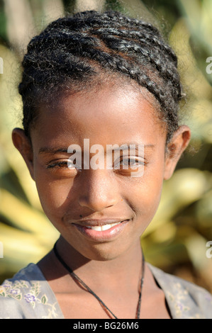 Fille en vieille ville, Axum, Ethiopie Banque D'Images