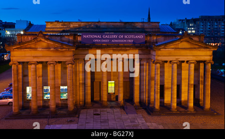 L'Écosse, Édimbourg, National Gallery of Scotland. La National Gallery of Scotland building vue au crépuscule. Banque D'Images