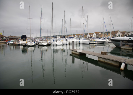 Bateaux amarrés dans la marina, Port Solent, Portsmouth, Angleterre. Banque D'Images