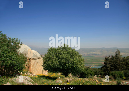 Israël, la Galilée, la tombe de Nabi Yusha surplombant la vallée de Hula et les hauteurs du Golan Banque D'Images