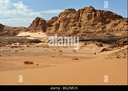 Sables du désert et montagnes en Meghesa Wadi, South Sinai, Egypt Banque D'Images