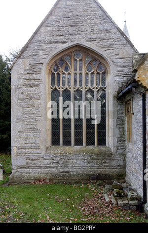 Wixford église, dédiée à St Milburga Chapelle Fenêtre est 14e siècle perpendiculaire Banque D'Images