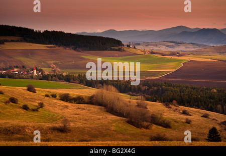 La Slovaquie, Liptov, à la fin de l'automne soir après le coucher du soleil Banque D'Images