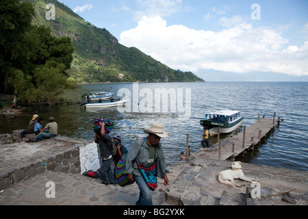 Embarcadère de Tzununa au lac Atitlan Guatemala. Banque D'Images