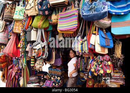 Magasin de souvenirs sur la Calle Santander Panajachel Lac Atitlan Guatemala. Banque D'Images