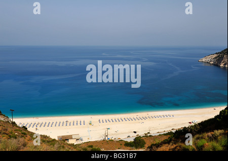 Magnifique plage et mer de la Plage de Myrtos, sur l'île Ionienne de Céphalonie en Grèce. Banque D'Images