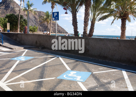 Blue Badge Parking baies pour conducteurs handicapés Tenerife Espagne Banque D'Images