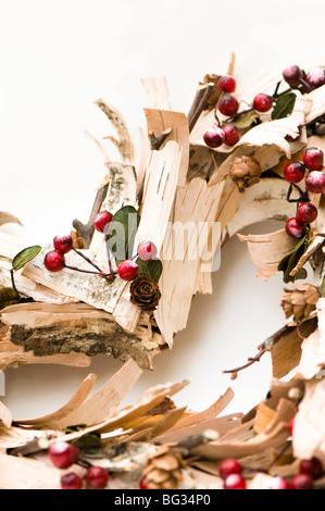 Détail d'une couronne de Noël en forme de coeur fait à partir de copeaux d'écorce Banque D'Images