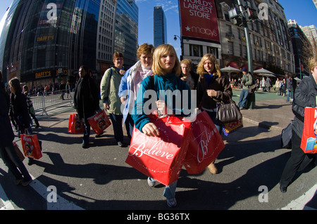 L'extérieur Shoppers Macy's à Herald Square à New York Banque D'Images