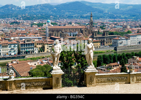 Vue panoramique sur l'Arno et Florence de l'Jardins Bardini, jardin Bardini, Florence (Firenze), Toscane, Italie, Europe Banque D'Images