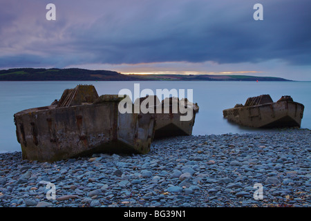 Les Coléoptères à Old House Point, le Loch Ryan, Dumfries et Galloway, en Écosse. Il s'agit de rester dans le projet du port Mulberry de WW2. Banque D'Images