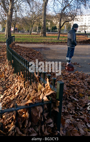 Un homme debout sur une boîte à Speakers Corner à Hyde Park Londres Banque D'Images