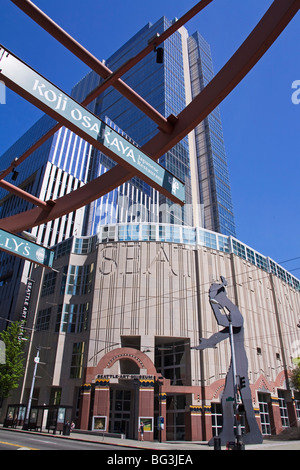 Hammering Man sculpture par Jonathan Borofsky, Seattle Art Museum, Seattle, État de Washington, États-Unis d'Amérique Banque D'Images