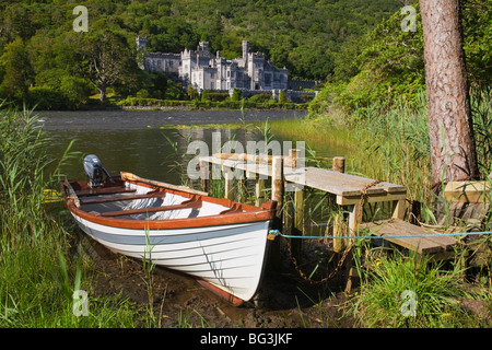 L'Abbaye de Kylemore et le lac, Connemara, comté de Galway, Connacht, République d'Irlande, Europe Banque D'Images