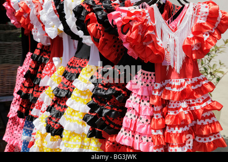 Robes de Flamenco dans un marché Banque D'Images