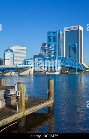 Pont de la rue principale et la ligne d'horizon, Jacksonville, Floride, États-Unis d'Amérique, Amérique du Nord Banque D'Images