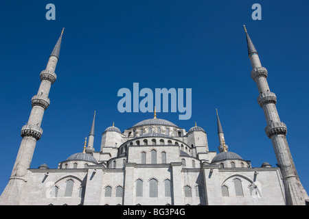 Large vue sur la Mosquée Bleue, Istanbul, Turquie, Europe Banque D'Images