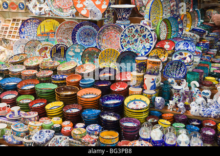 Poterie décorative traditionnelle turque pour la vente, le Grand Bazar (Grand Bazar), Istanbul, Turquie, Europe Banque D'Images