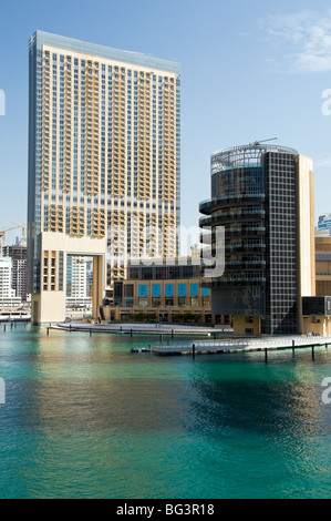 L'adresse de l'hôtel et la tour gastronomique dans la Marina de Dubaï Banque D'Images