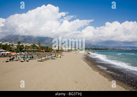 Puerto Banus Plage près de Marbella, Malaga, Andalousie, Espagne, Europe Banque D'Images