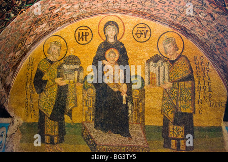 Panneau en carreaux de mosaïque tesselles à l'intérieur de Sainte-sophie (Sancta Sophia), UNESCO World Heritage Site, Istanbul, Turquie, Europe Banque D'Images