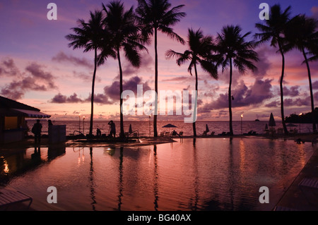 Coucher du soleil dans le Palau Pacific Resort, République des Palaos, Pacifique Banque D'Images