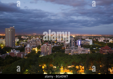 L'Argentine, la Province de Mendoza, Mendoza, vue aérienne du centre-ville, matin Banque D'Images