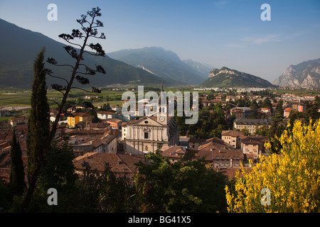 L'Italie, Trentin-Haut-Adige, Lake District, le lac de Garde, Arco, Collegiata church Banque D'Images