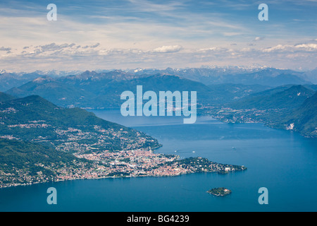 L'Italie, le Piémont, le Lac Majeur, Mottarone, vue de Verbania et Isola Madre du Mont Mottarone Banque D'Images