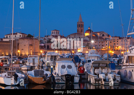 Italie, Sardaigne, dans l'ouest de la Sardaigne, Alghero, remparts de la marina Banque D'Images