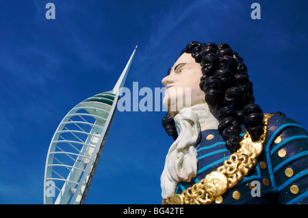 Gunwharf Quay et Spinnaker Tower, Portsmouth, Hampshire, England, UK Banque D'Images