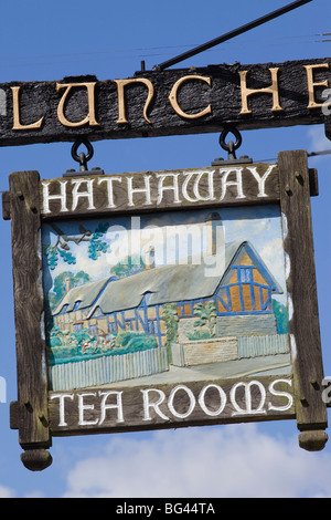 L'Angleterre, dans le Warwickshire, Stratford upon Avon, Hathaway Tea Rooms Sign représentant Anne Hathaways Cottage Banque D'Images