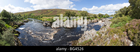 La rivière Helmsdale à Kildonan Lodge, Strath of Kildonan, Highland, Écosse Royaume-Uni Banque D'Images