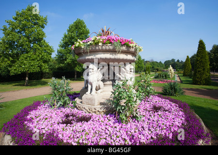 L'Angleterre, Londres, Regents Park, jardins de fleurs, Avenue Banque D'Images