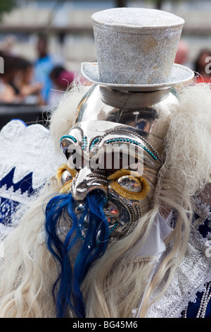 L'Angleterre, Londres, Southwark, masqué Participant au Carnaval del Pueblo Festival (le plus grand festival de rue d'Amérique latine) Banque D'Images