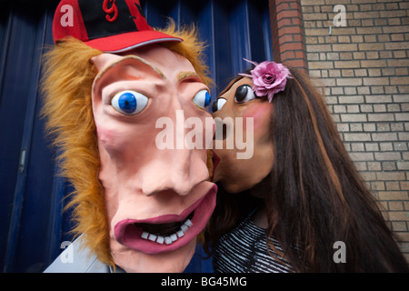 L'Angleterre, Londres, Southwark, masqué Participant au Carnaval del Pueblo Festival (le plus grand festival de rue d'Amérique latine) Banque D'Images