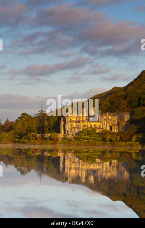 L'Abbaye de Kylemore, Parc National du Connemara, le Connemara, Galway, Irlande Co. Banque D'Images