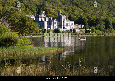 L'Abbaye de Kylemore, Parc National du Connemara, le Connemara, Galway, Irlande Co. Banque D'Images