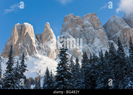 Le Groupe Odle Geisler Spitzen /, Val di Funes, montagnes des Dolomites italiennes, le Trentin-Haut-Adige (Tyrol du Sud), Italie Banque D'Images