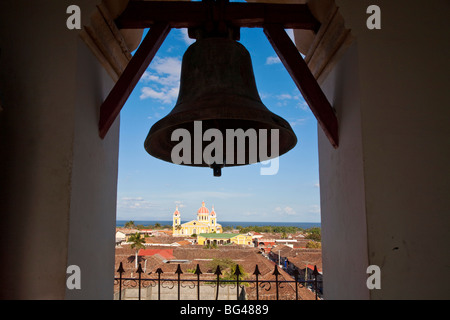 Nicaragua, Grenade, Iglesia de la Merced, clocher et vue vers l église de Xalteva Banque D'Images