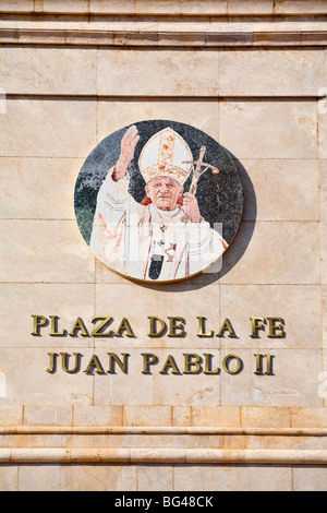 Le Nicaragua, Managua, Zona Monumental, Plaza de la Fe Juan Pablo 11, Monument de Pape Jon Paul Banque D'Images