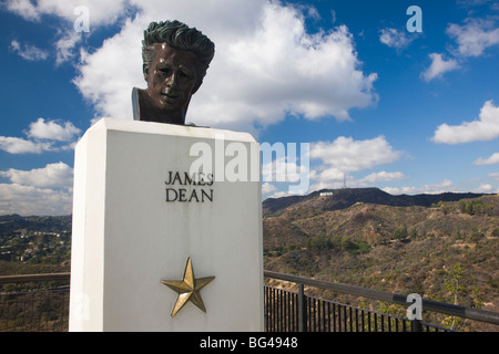 USA, Californie, Los Angeles, Griffith Park Observatory, buste de l'acteur James Dean Banque D'Images