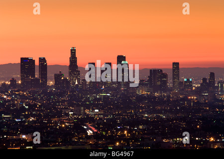 USA, Californie, Los Angeles, du centre-ville de Hollywood Bowl surplombent, Dawn Banque D'Images