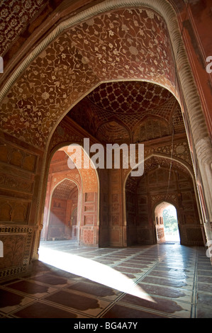 Intérieur de la mosquée (masjid en grès rouge) au Taj Mahal, UNESCO World Heritage Site, Agra, Uttar Pradesh, Inde, Asie Banque D'Images
