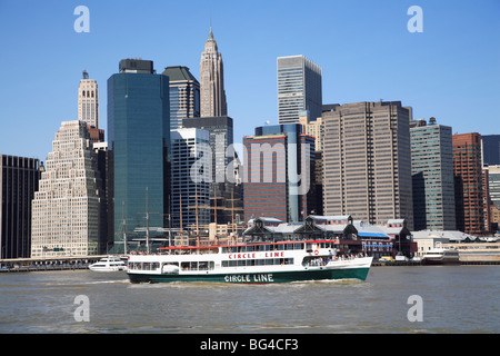 Ligne Circle Tour Voile, lower Manhattan skyline, financial district, New York City, États-Unis d'Amérique, Amérique du Nord Banque D'Images